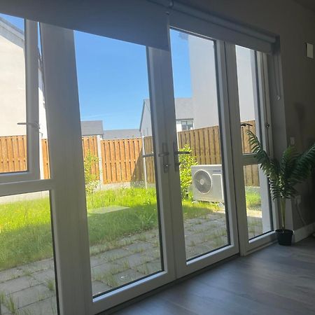 3 Bed Rooms Vip Family House 都柏林 外观 照片