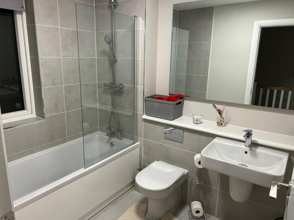 3 Bed Rooms Vip Family House 都柏林 外观 照片